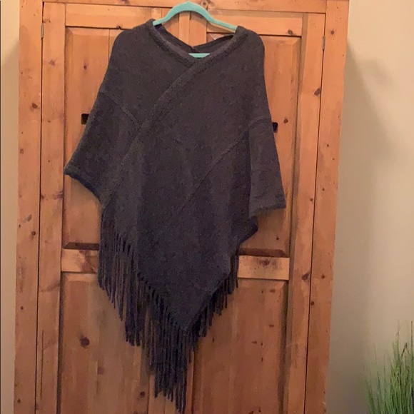 Sweaters - GRAY BOUTIQUE PONCHO